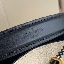 Premium Women's Shoulder Bag - Designer Luxury Fashion Accessory - NM4792