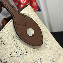 Premium Structured Satchel - Chic Women's Luxury Designer Handbag - NM4250