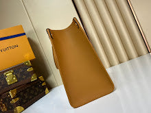 Luxury Signature Top Handle Bag - Elegant Women's Designer Handbag - NM4799