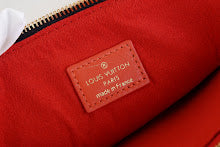 Premium Signature Crossbody - Chic Women's Luxury Designer Bag - NM5379