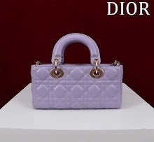 Chic Women's Designer Tote - Luxury Premium Handbag Style - NM7400
