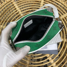 Luxury Iconic Crossbody Bag - Women's Elegant Designer Fashion - NM4951