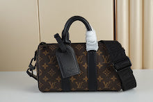 Chic Women's Crossbody Handbag - Luxury Premium Designer Style - NM4702