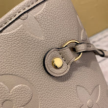 Premium Women's Tote Bag - Luxury Designer Fashion Handbag - NM4928