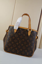 Luxury Iconic Crossbody Bag - Women's Elegant Designer Fashion - NM4326
