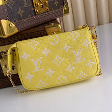 Premium Leather Crossbody Bag - Elegant Women's Designer Handbag - NM4737