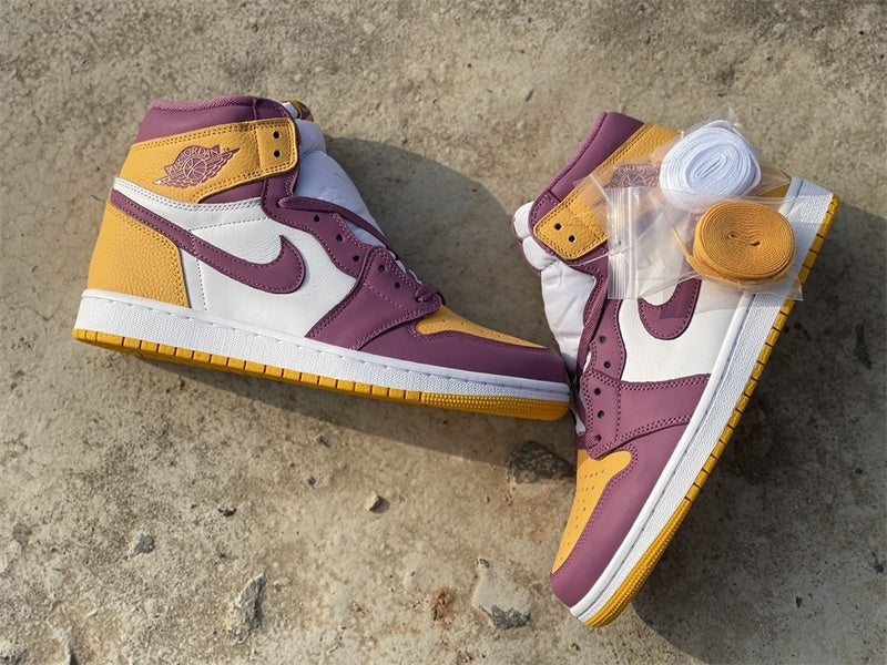 Nike Men's & Women's Iconic Street Trainers — Style 215 interior view