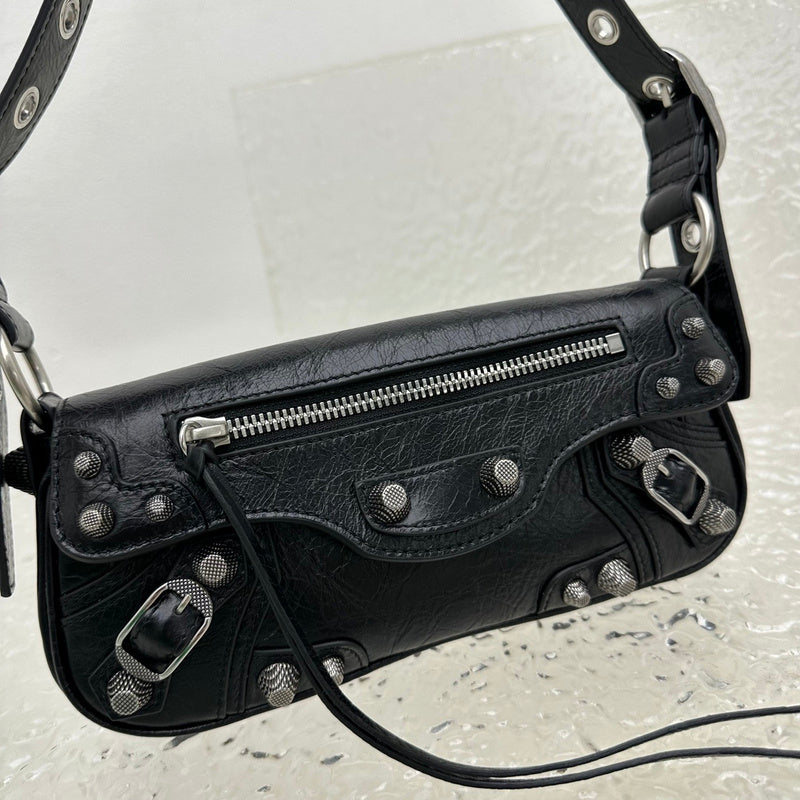 Zivas Charm Streamlined Design Statement Handbag (Elevated Daily Companion) – Full Silhouette