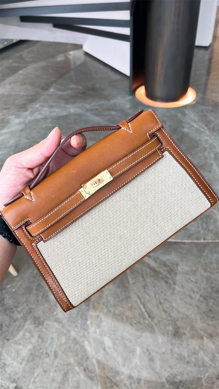 Elegant handbag front view