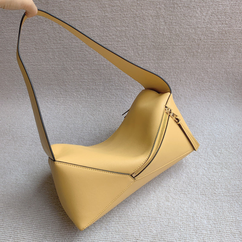 Ziva's Charm handbag – product shot (28cm*12cm*11cm)