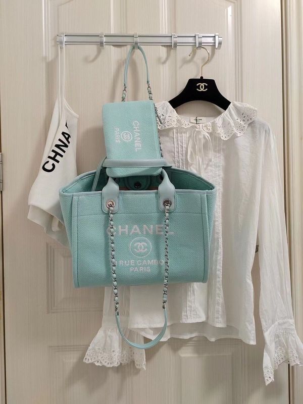  spacious purse view 6