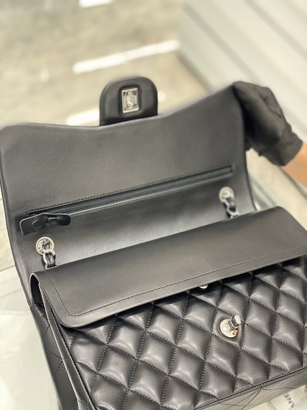  spacious purse view 6