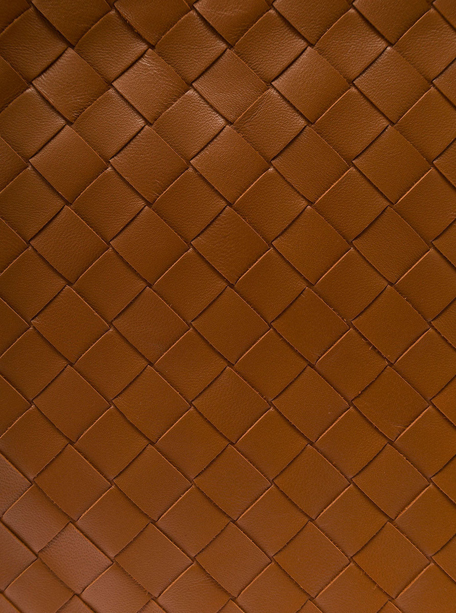 Bottega Veneta Bags? Bottega Veneta Women Brown Pouch With Wrist Strap In Intreccio Leather Woman Luxury Designer Leather Handbag