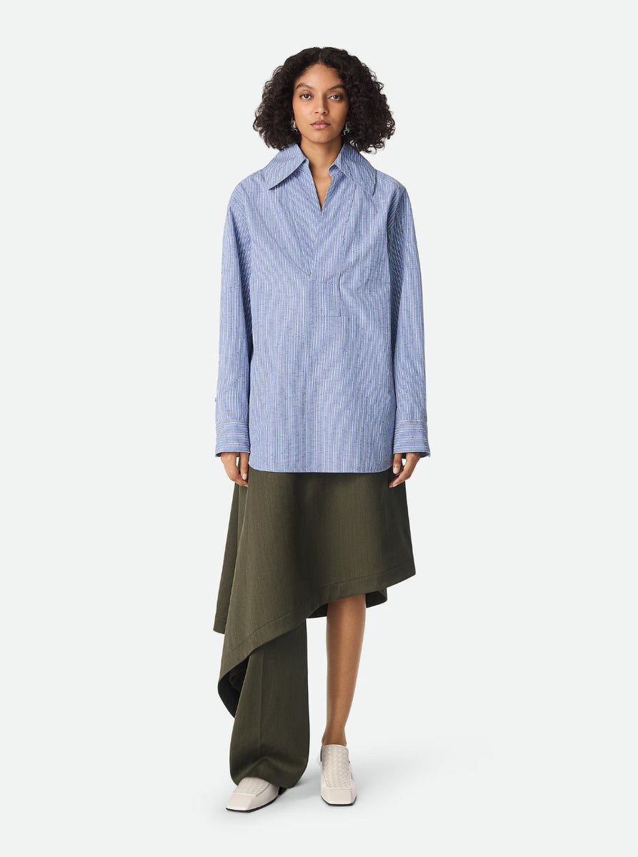 Close-up of Bottega Veneta tee shirts hardware and fine stitching