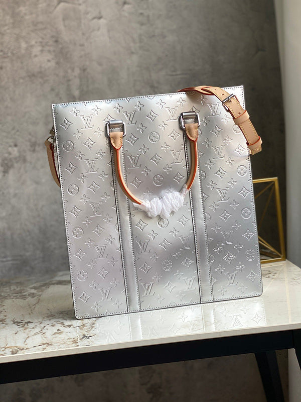 Handle and strap detail of modern statement women's handbag – women's designer-style accessory