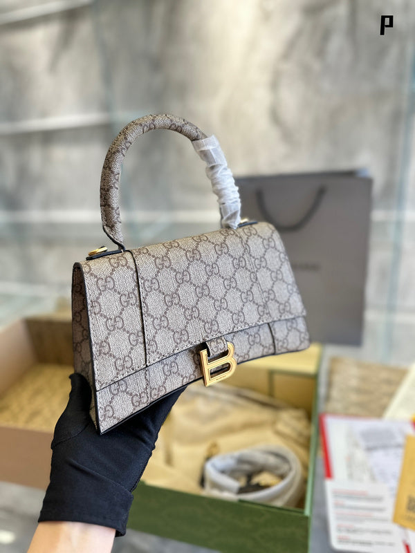 Ziva's Charm handbag – close-up view (one versatile size)