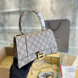 Ziva's Charm handbag – close-up view (one versatile size)