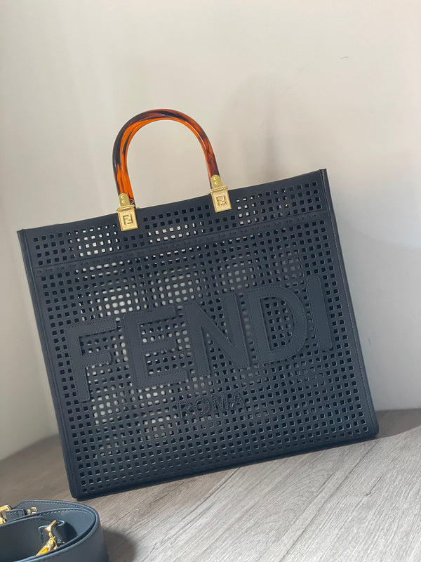 Ziva's Charm handbag – product shot (35cm*17cm*31cm)