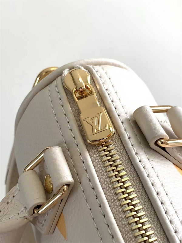  structured structured bag detail view showing craftsmanship 8