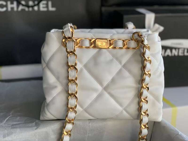 Zivas Charm Versatile Design Everyday Handbag (Everyday Luxury Essential) – Close-Up Detail