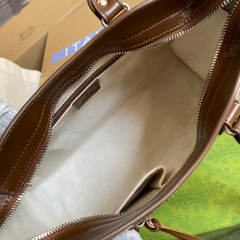 Side profile of modern chic women's handbag – women's designer-style accessory