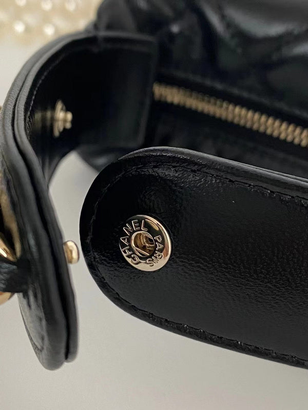 Zivas Charm Effortless Sophistication Designer Handbag (Refined Practical Design) – Close-Up Detail