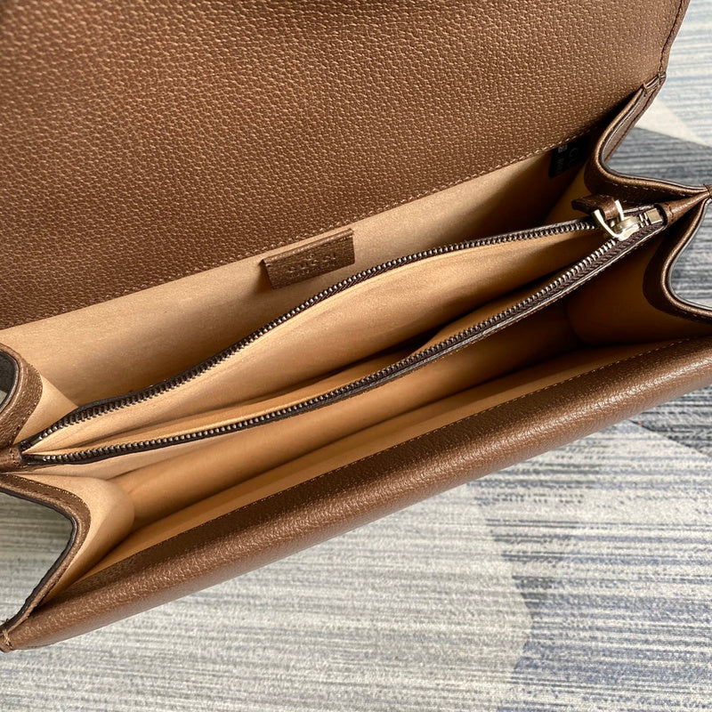 Side profile of modern sleek women's handbag – women's luxury accessory