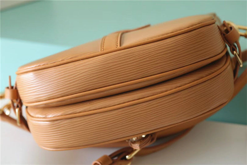  Classic crossbody bag carried on shoulder