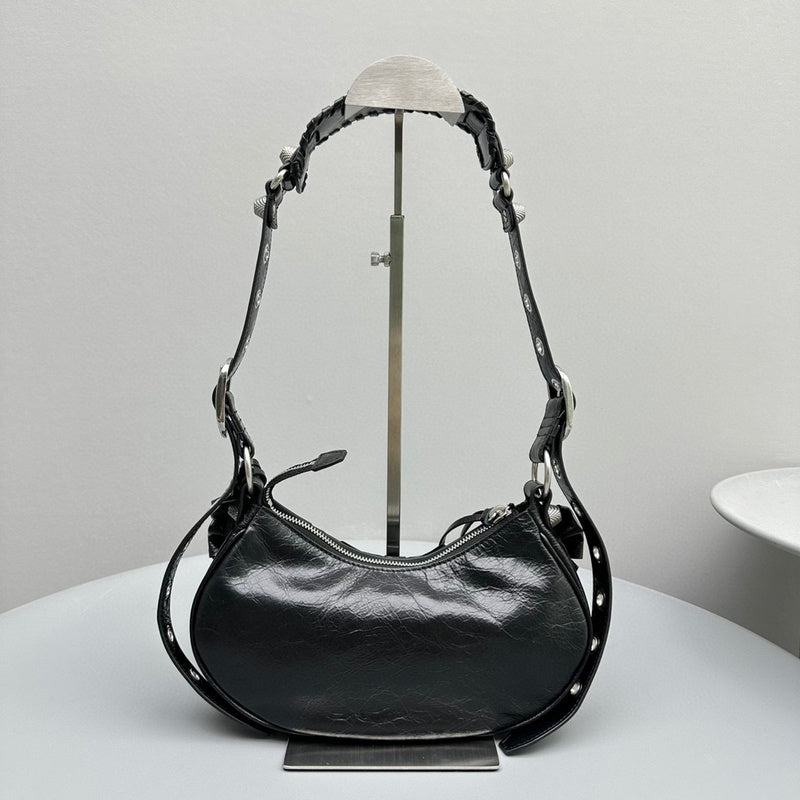 Zivas Charm Chic Craftsmanship Statement Handbag (Structured Everyday Essential) – Full Silhouette