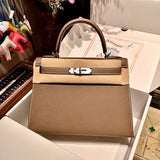  Structured top-handle bag front view