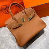 Crisp handbag styled for everyday wear