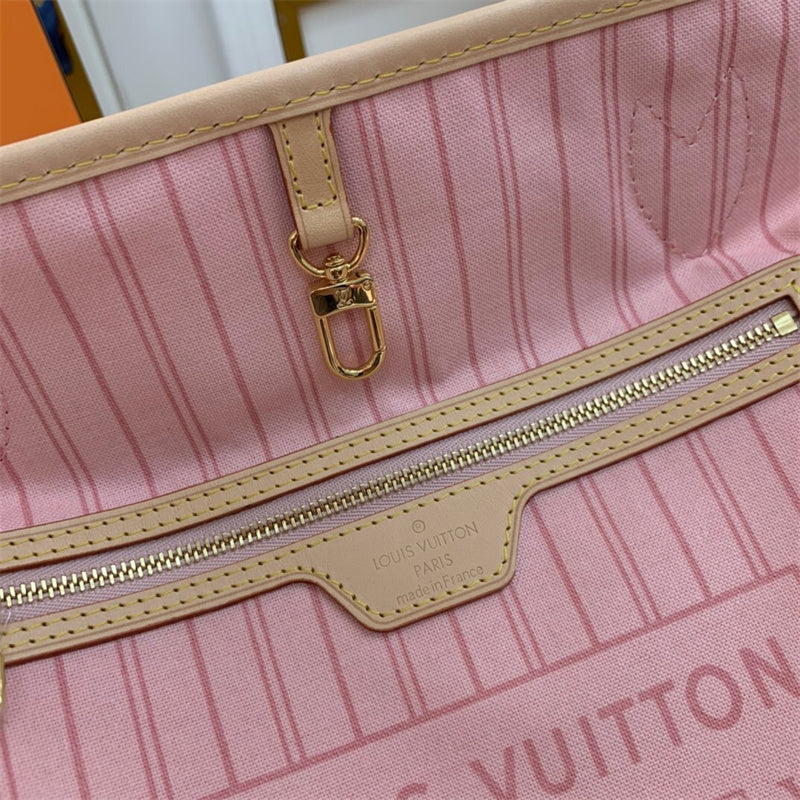  satchel interior and compartment view 27
