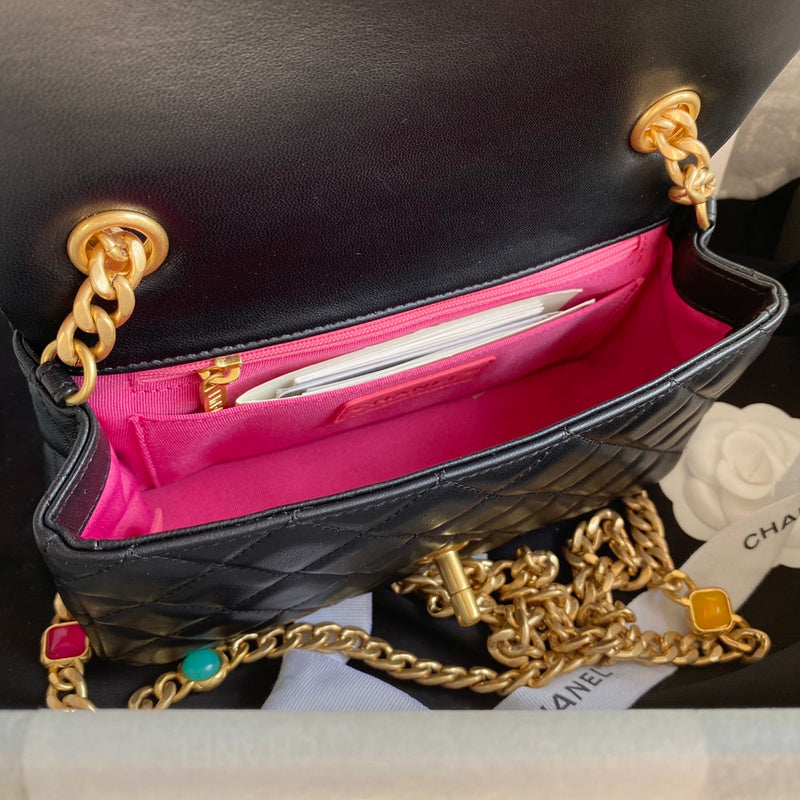 Zivas Charm Streamlined Design Fashion Handbag (Versatile Style Statement) – Close-Up Detail
