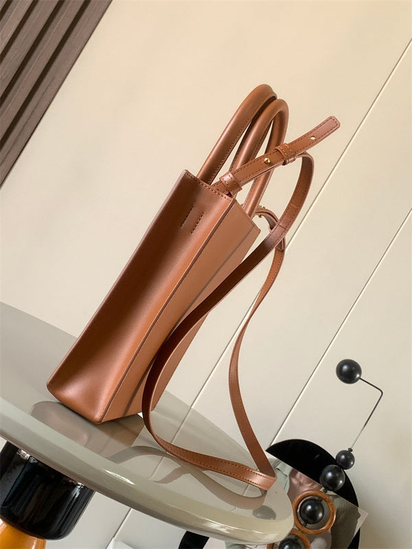 Ziva's Charm handbag – product shot (36cm*28cm*7cm)