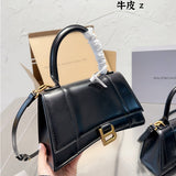 Ziva's Charm handbag – detail view (one versatile size)