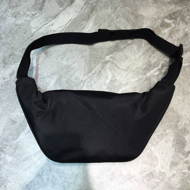 Sophisticated Faux Leather Handbag - Sleek Minimalist Lines | Women's Fashion Handbag #251 - hardware and detail close-up (image 5) of designer-inspired handbag