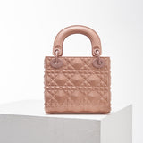 Styled lifestyle shot of classic everyday-luxe women's handbag – women's premium purse