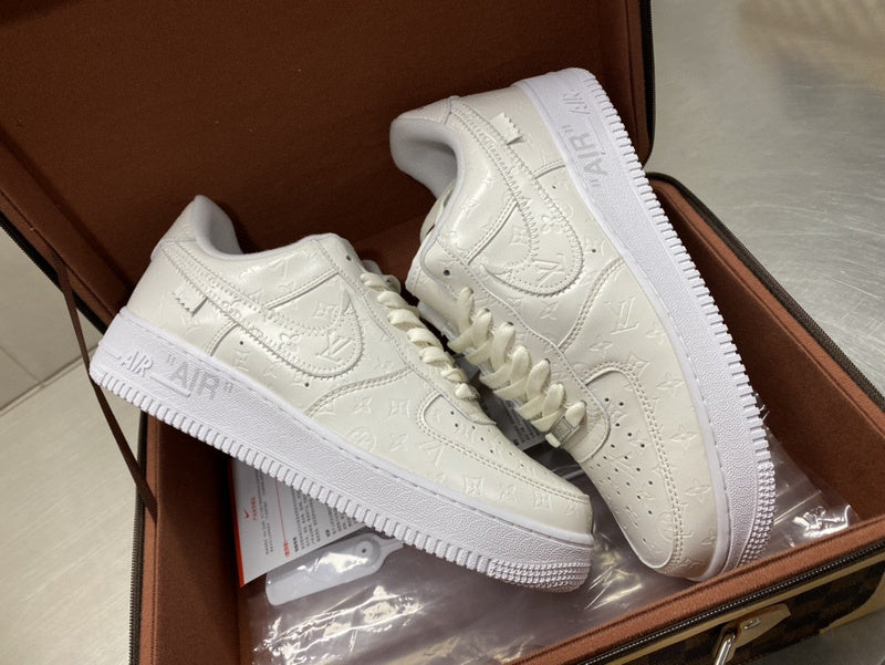 Nike clean off-white luxury sneakers view 4 chunky sole construction