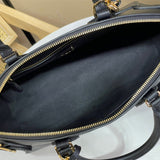  versatile shoulder bag detail view showing craftsmanship 14