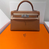  Classic tote bag front view
