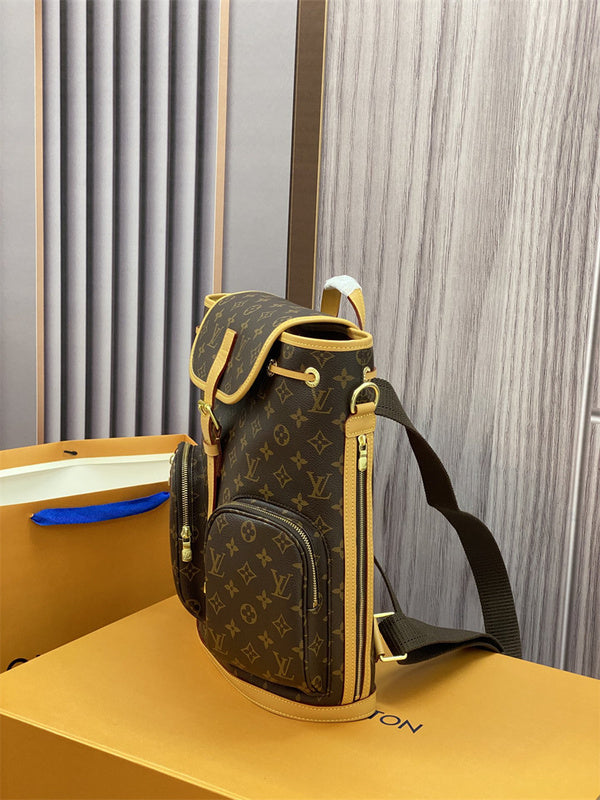  Clean-Lined structured bag carried on shoulder