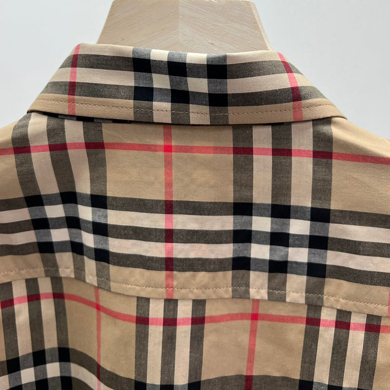 Side profile view of Burberry luxury piece style No.062