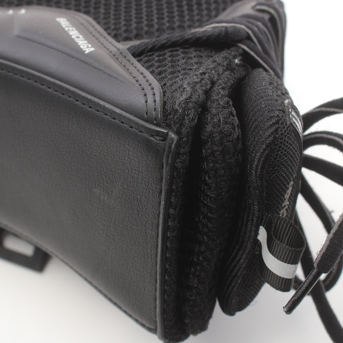 Belbris elegant leather Luxury Bag close-up detail