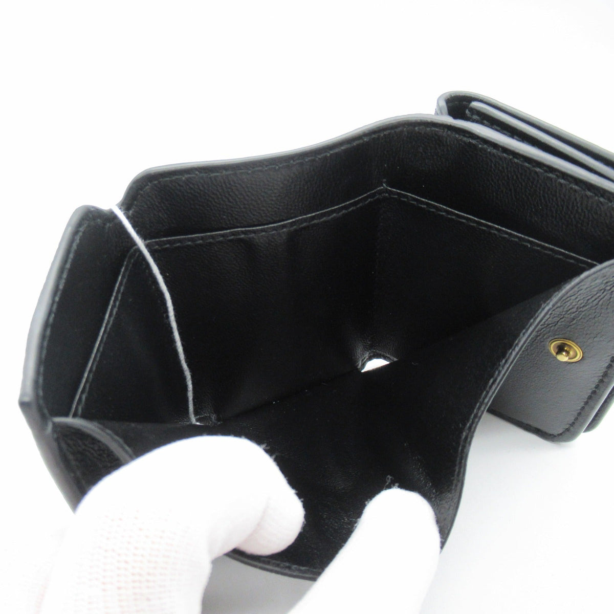 Velventia elegant leather Luxury Item angled view