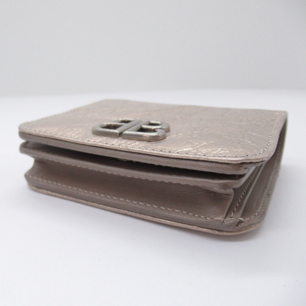 Zelvantis elegant leather Luxury Item back view