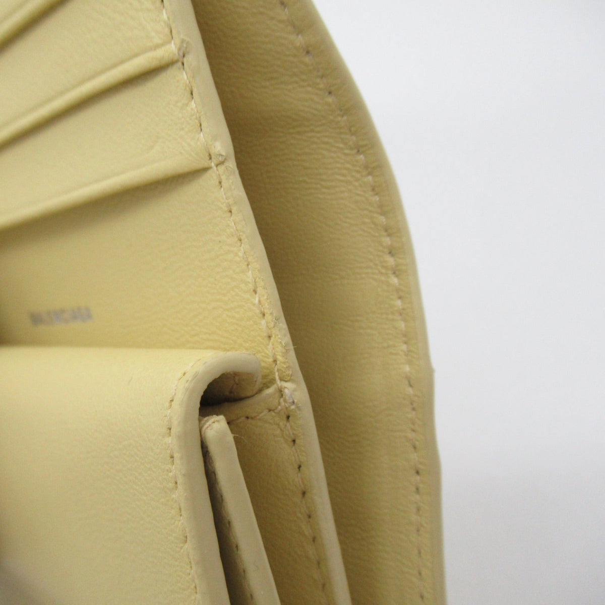 Belventis elegant leather Luxury Item top view