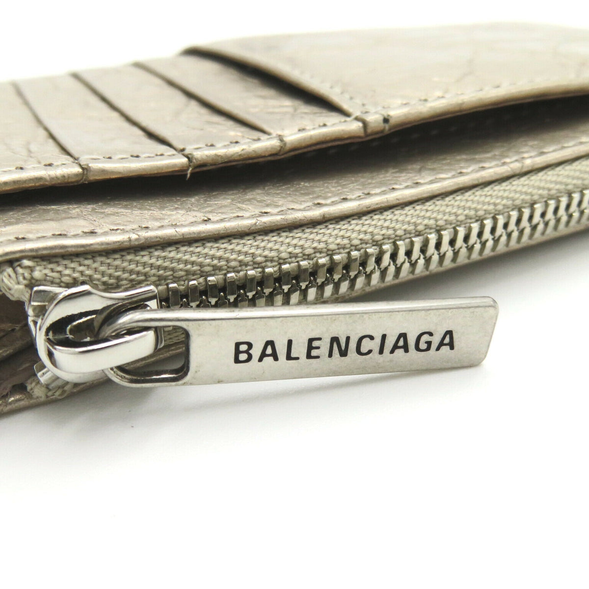 Solvolin elegant leather Luxury Item angled view