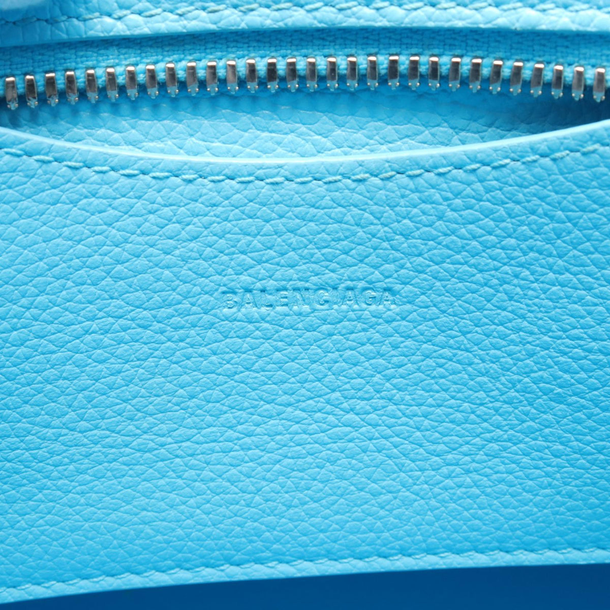Crismontix elegant leather Luxury Bag interior detail