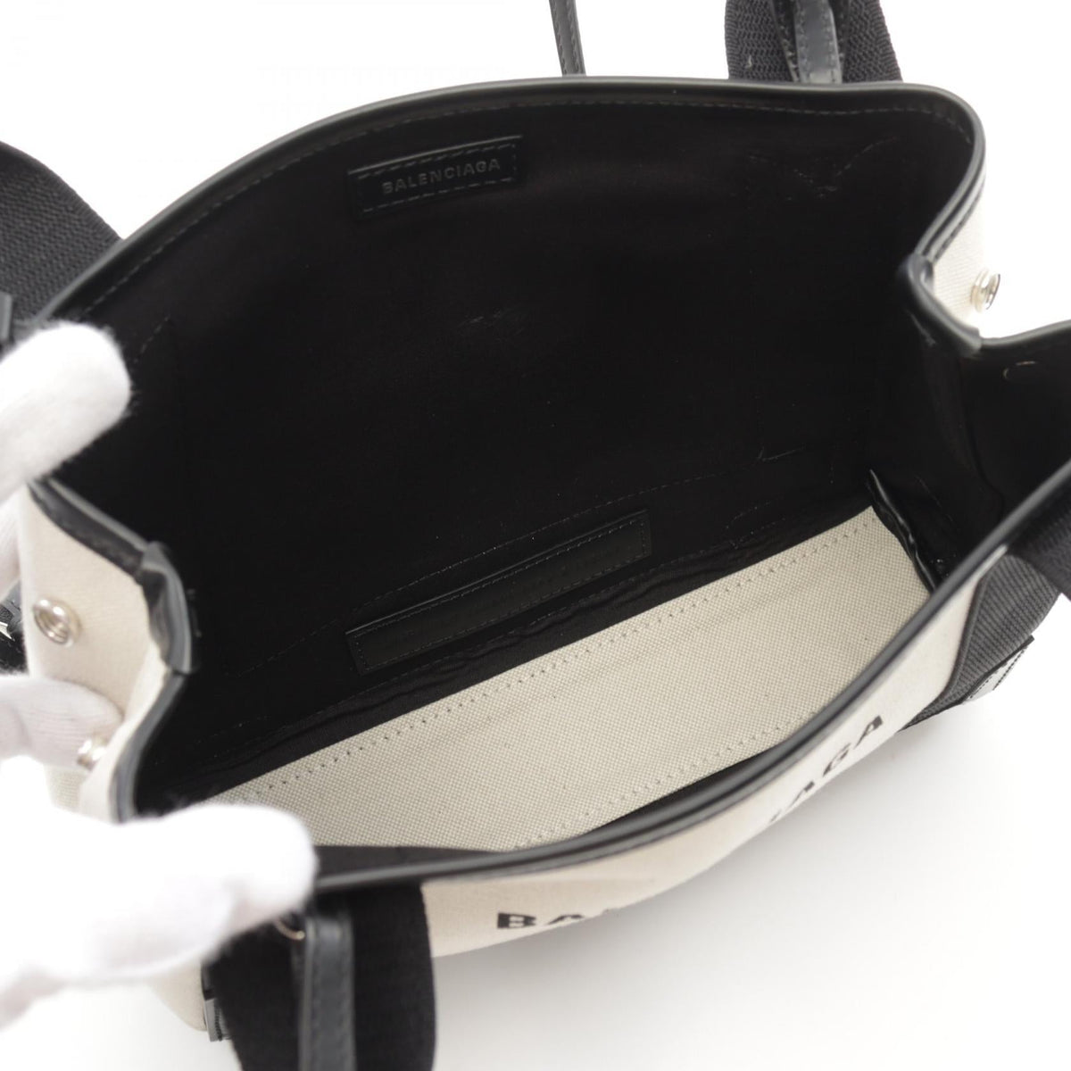 Belvaran elegant leather Luxury Bag back view
