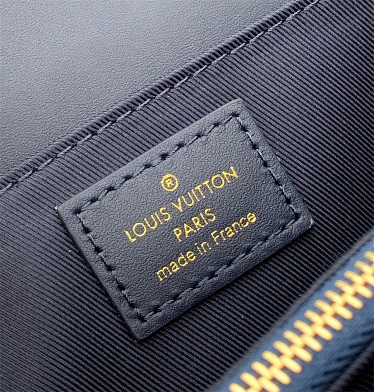  Smart shoulder bag front view 7